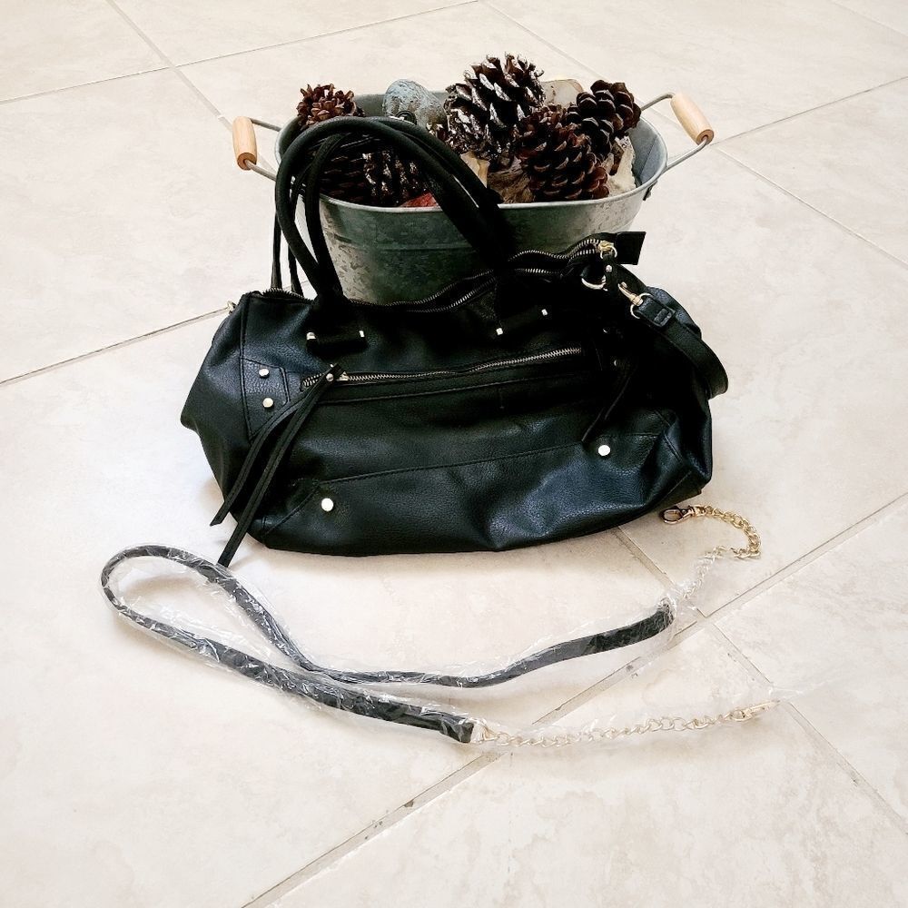 Black leather purse with adjustable straps